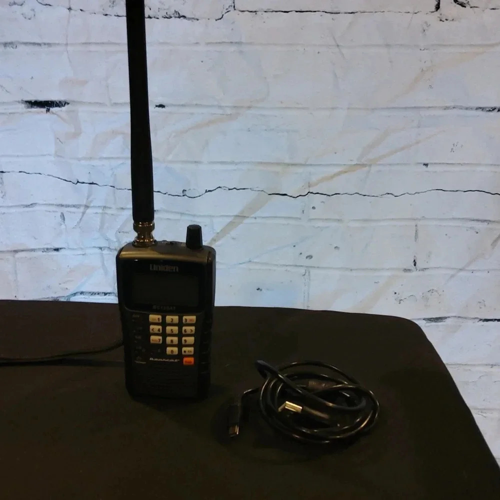 Uniden Bearcat BC125AT Handheld Scanner - Rechargeable - Picture 2 of 5
